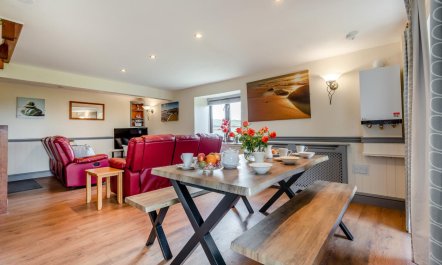 3 Bed in Stibb 2