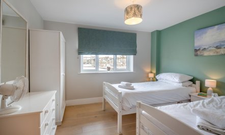 5 Bed in Bwlchtocyn 9