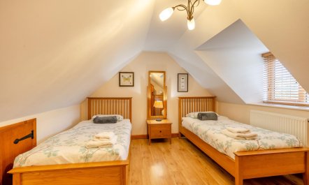 3 Bed in East Mills 7
