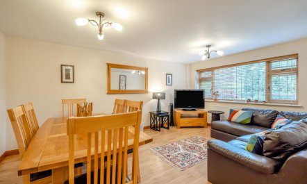 3 Bed in East Mills 5