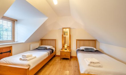 3 Bed in East Mills 8