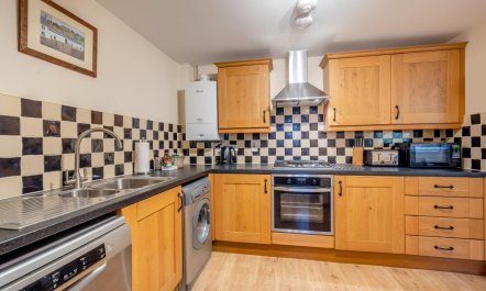 3 Bed in East Mills 4