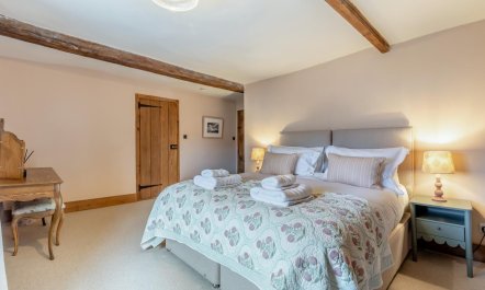 5 Bed in Walsingham 5