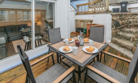 2 Bed in St. Ives 2