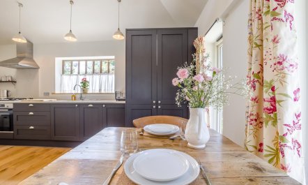 1 Bed in Old Wives Lees 9