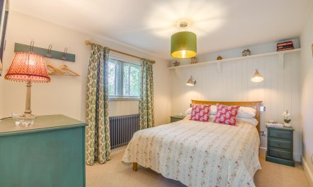 1 Bed in Old Wives Lees 1