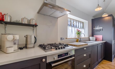 1 Bed in Old Wives Lees 7