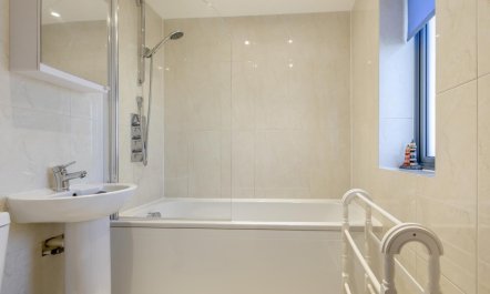 2 Bed in West Bay 9