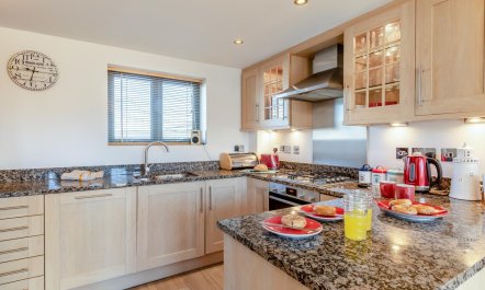 2 Bed in West Bay 3
