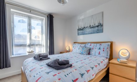 2 Bed in West Bay 6