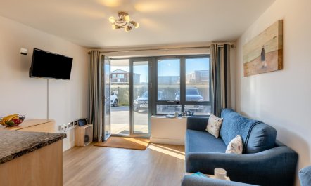 2 Bed in West Bay 4