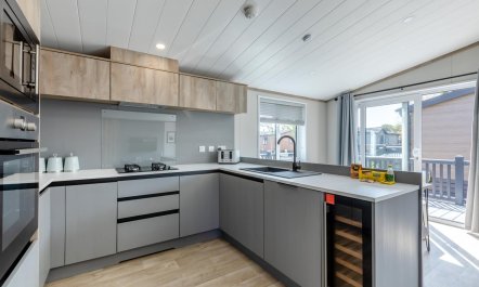 2 Bed in Rousdon 2
