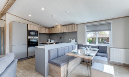 2 Bed in Rousdon 3