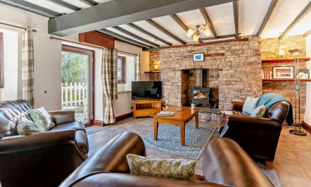 3 Bed in Pentre Bach