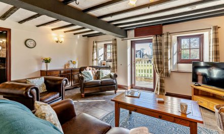 3 Bed in Pentre Bach 6