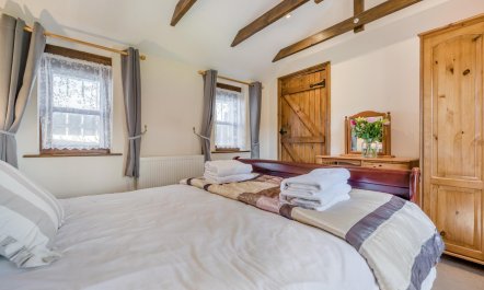 1 Bed in Woodford 7