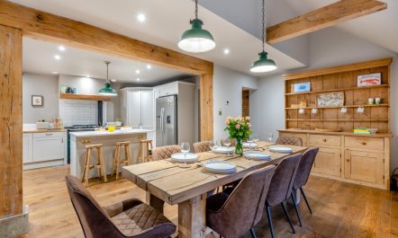 3 Bed in Grafty Green 1
