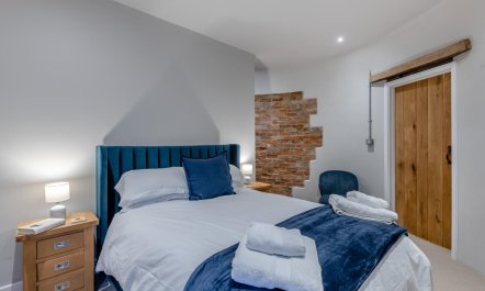 3 Bed in Grafty Green 6