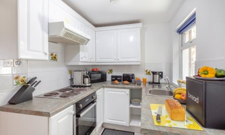 2 Bed in Pwllheli 1