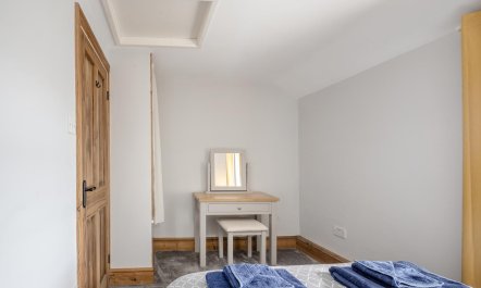 2 Bed in Pwllheli 9
