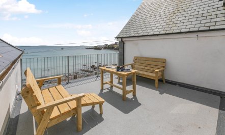 3 Bed in Coverack 1
