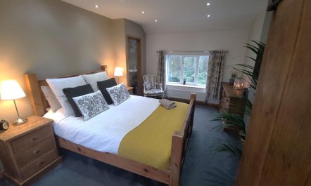 4 Bed in Little Hayfield 9