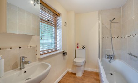 3 Bed in East Mills 6