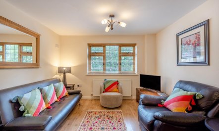 3 Bed in East Mills 1