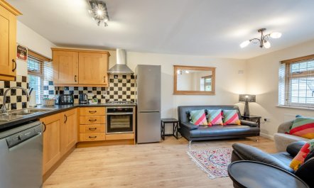 3 Bed in East Mills 2