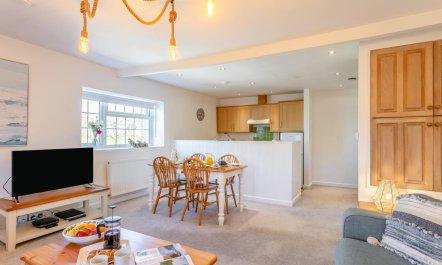 2 Bed in Whitstone 4