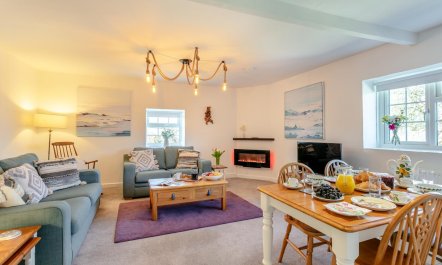 2 Bed in Whitstone 1