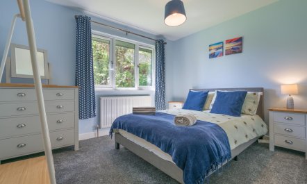 2 Bed in Bush 8