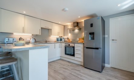 2 Bed in Bush 8