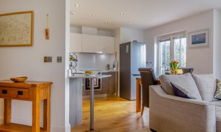 1 Bed in Freshwater 5