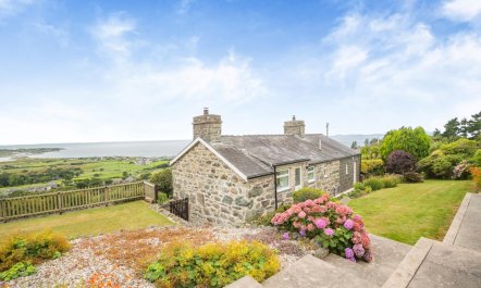 1 Bed in Llanfair