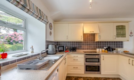 1 Bed in Llanfair 7