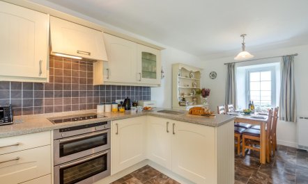 1 Bed in Llanfair 3