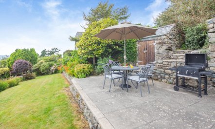 1 Bed in Llanfair 1