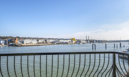 4 Bed in Cowes 8