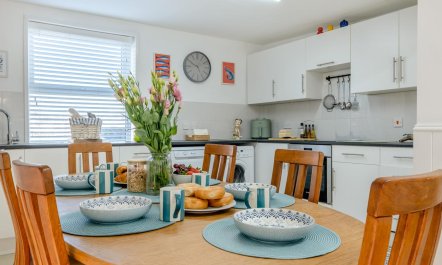 4 Bed in Cowes 1