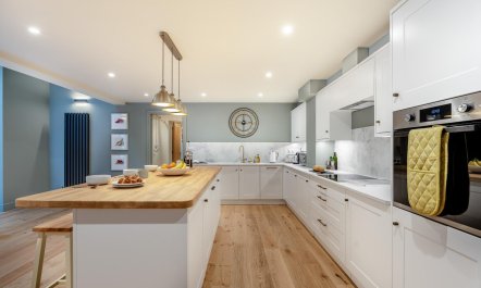 4 Bed in Ewhurst Green 9