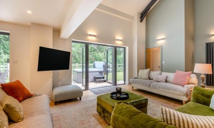 4 Bed in Ewhurst Green 8
