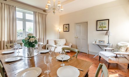 5 Bed in Doddington 1
