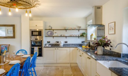 4 Bed in Stoke-on-Trent 7