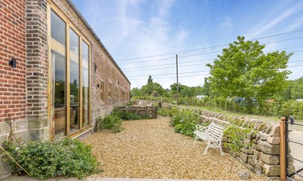 4 Bed in Stoke-on-Trent 1