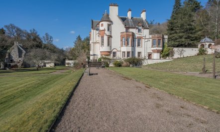 6 Bed in Galashiels 1
