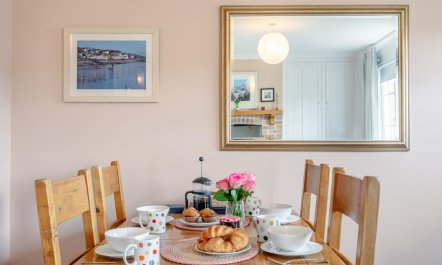 3 Bed in Beer 2