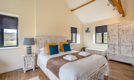 4 Bed in East Mills 4