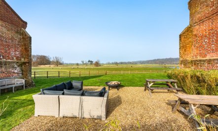 4 Bed in East Mills 9