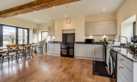4 Bed in East Mills 3